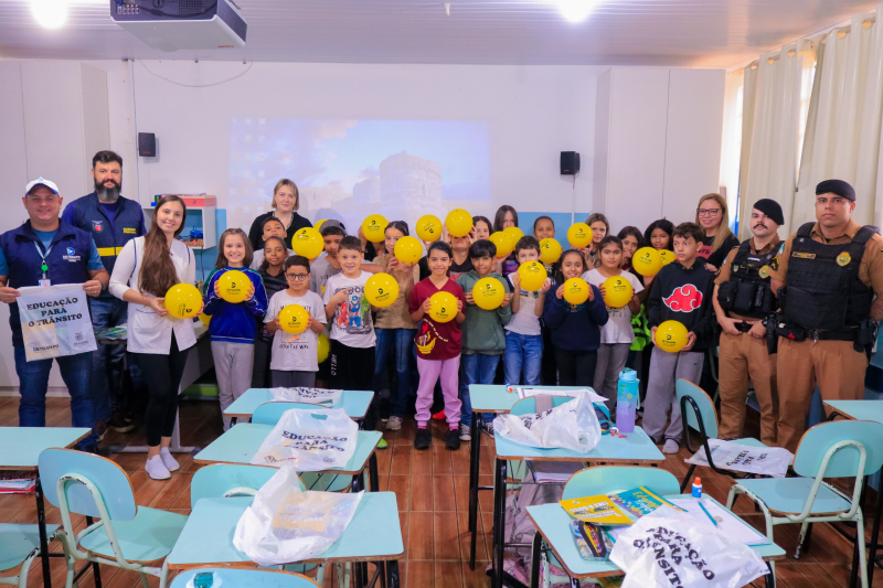 Maio Amarelo! DETRAN e Polícia Militar promovem ação de conscientização na Escola Telemaco Borba